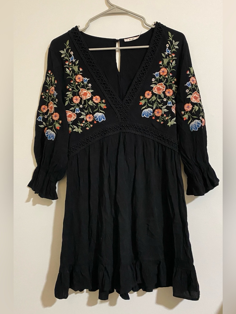 miami Black Embroidered Floral V‑Neck Dress